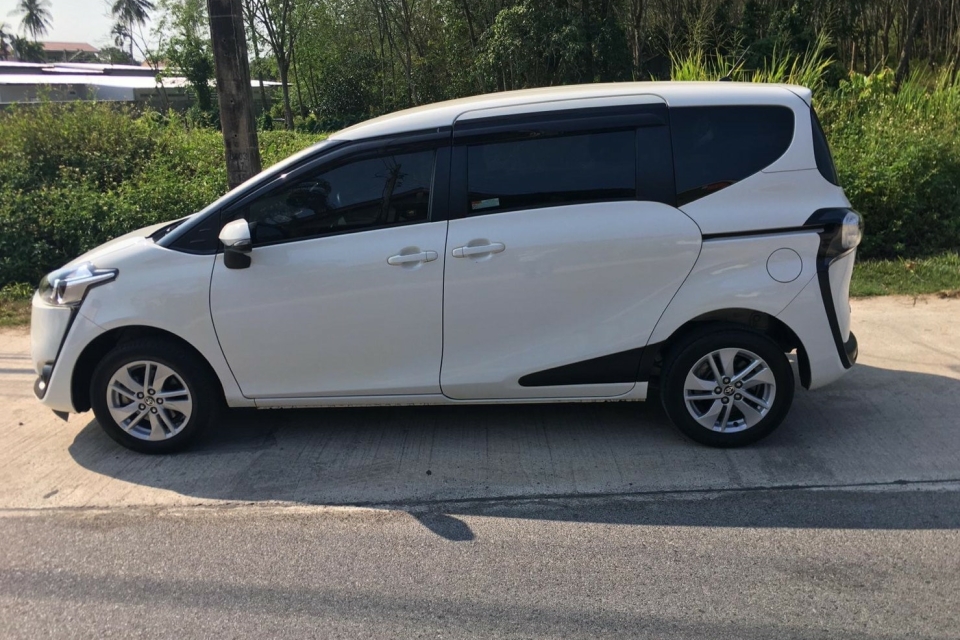 Toyota Sienta