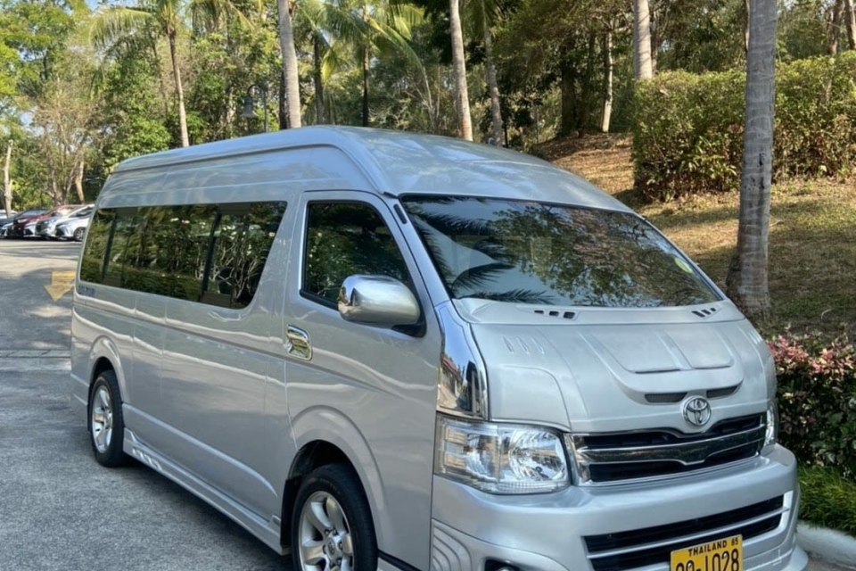 Toyota HiAce Commuter