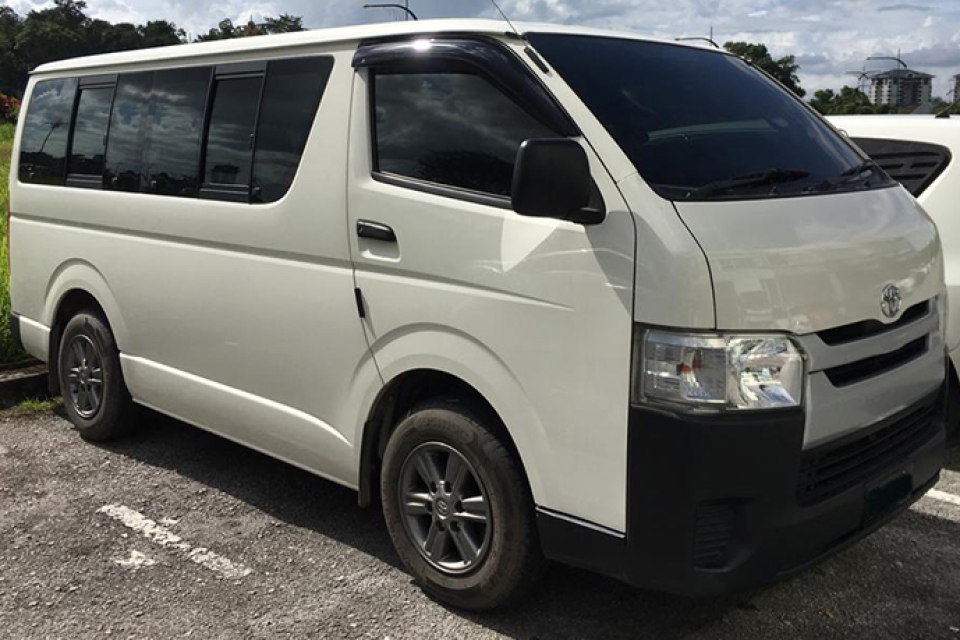 Toyota HiAce Commuter