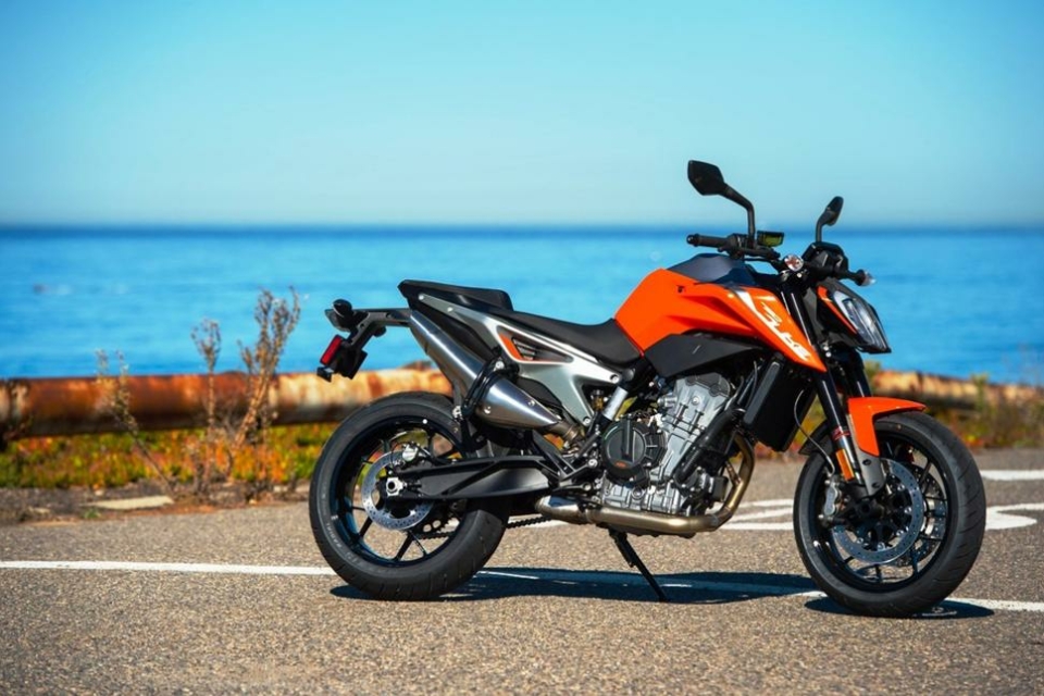 KTM DUKE 890