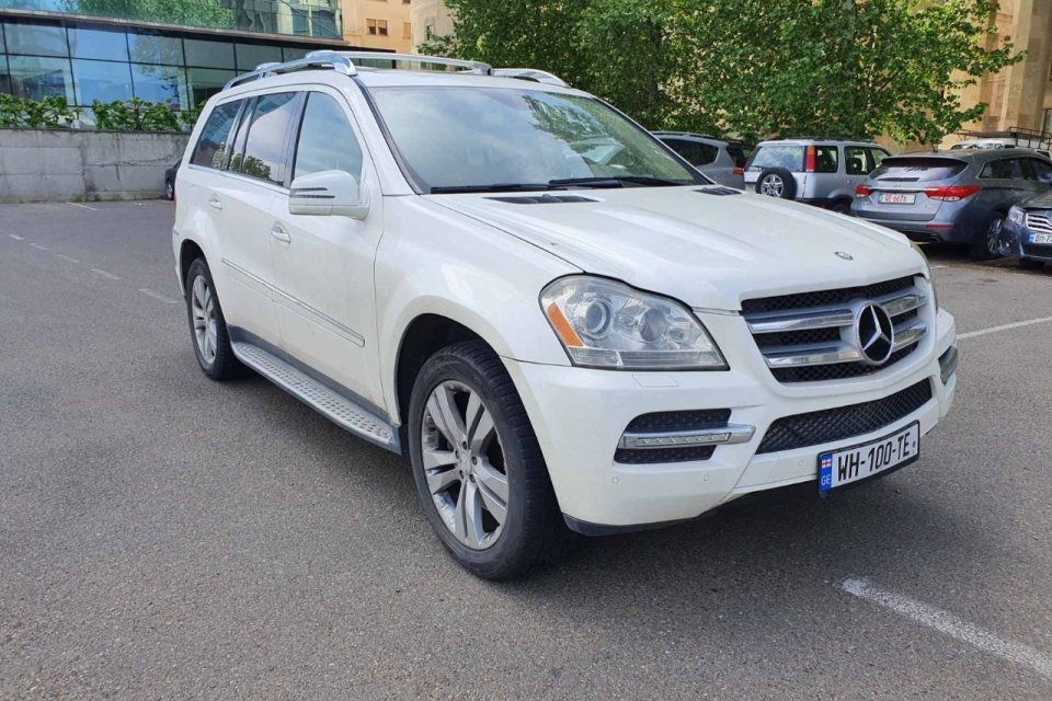 Mercedes-Benz GL-class or similar