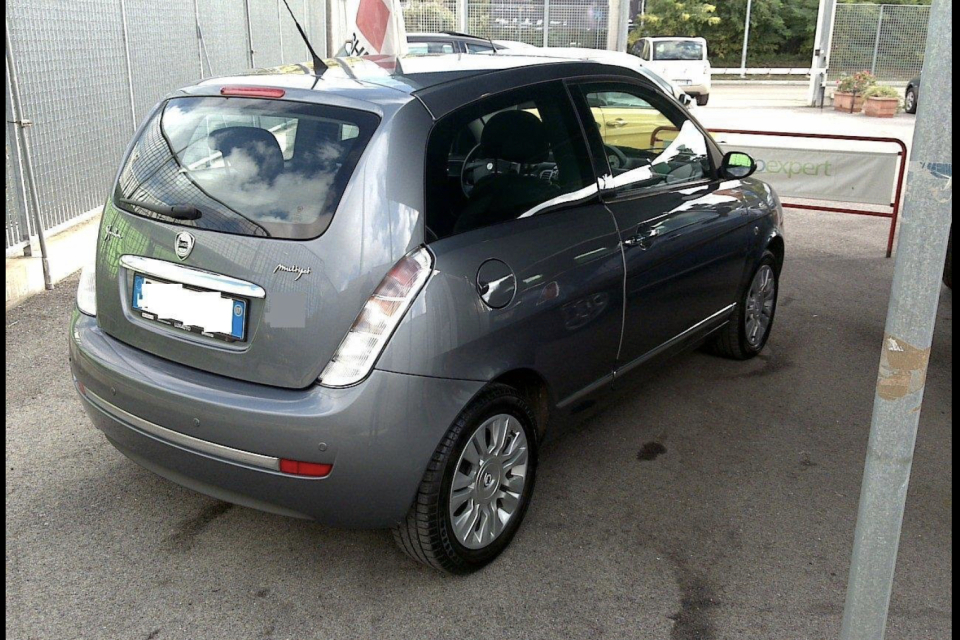 Lancia Ypsilon