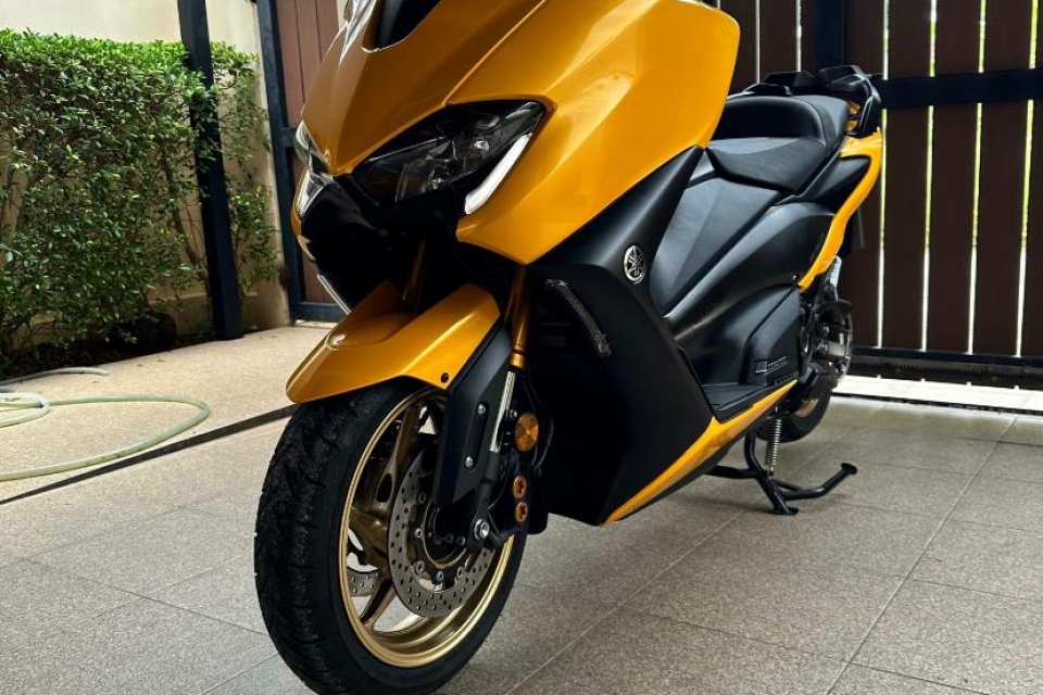 Yamaha TMAX 530 or similar