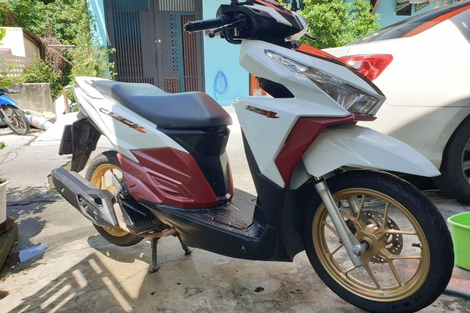 Honda Click 125i or similar