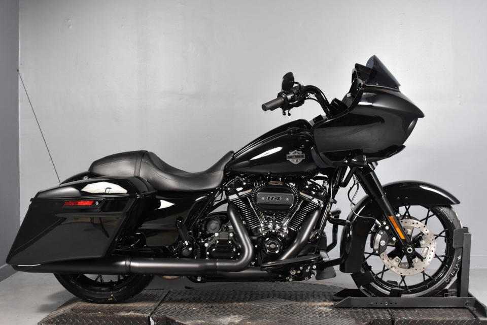 Harley-Davidson FLTRX Road Glide Custom