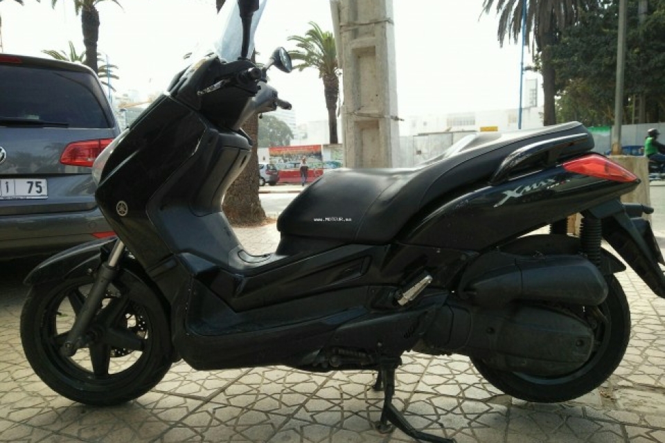 Yamaha Black X-Max 125