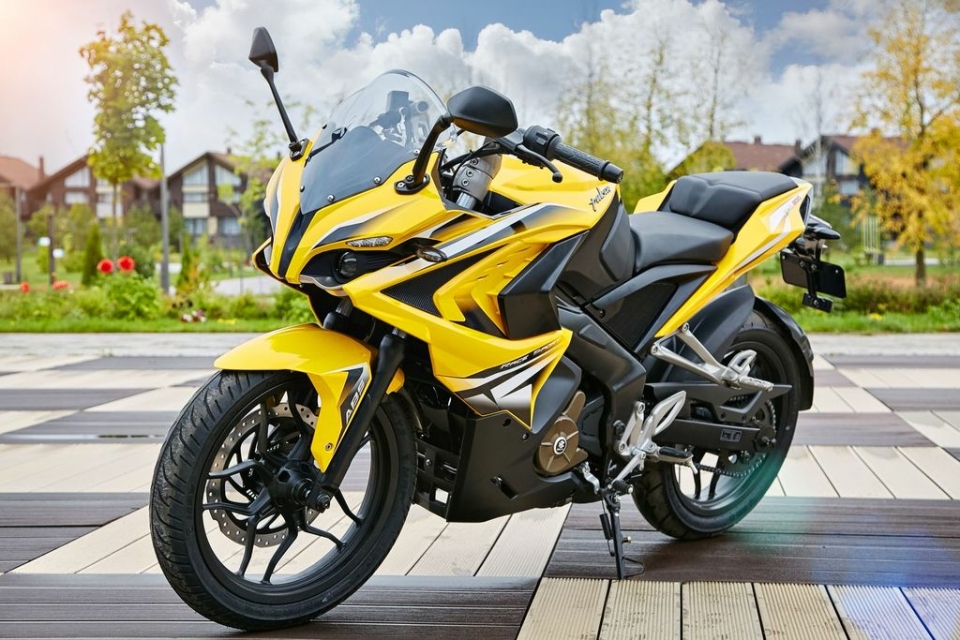 BAJAJ Pulsar RS 200