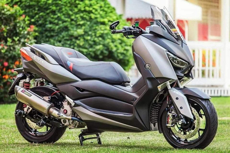 Yamaha Black X-Max 125