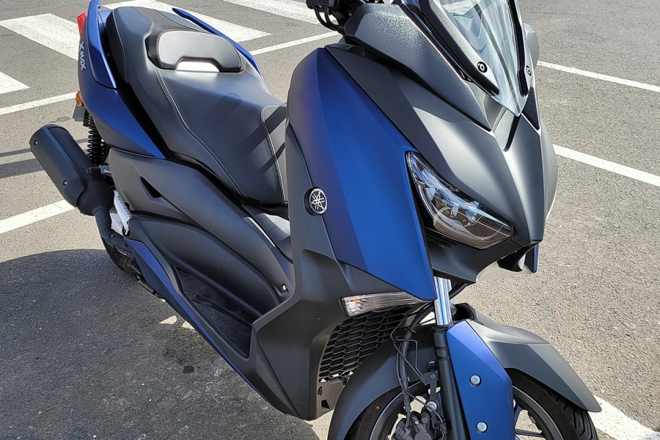 Yamaha Black X-Max 125