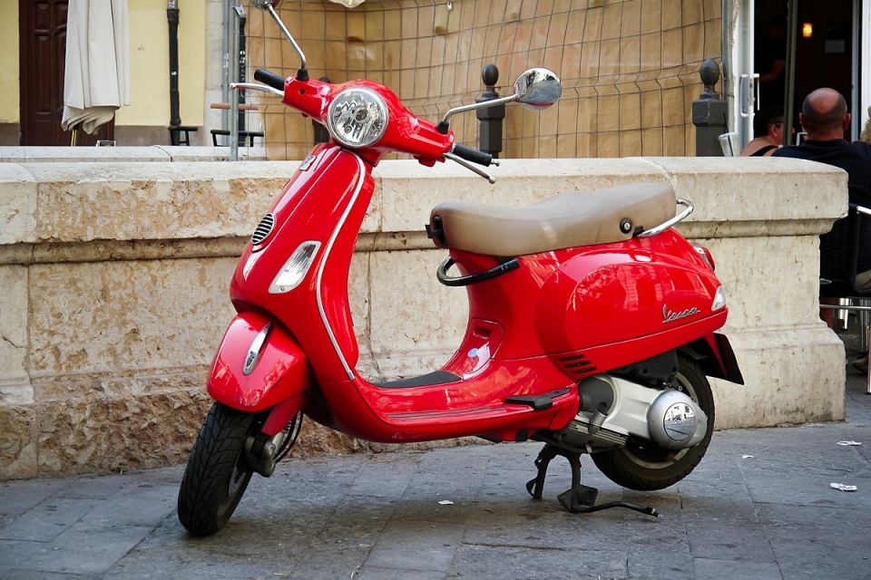 Vespa GTS 125 Blanca